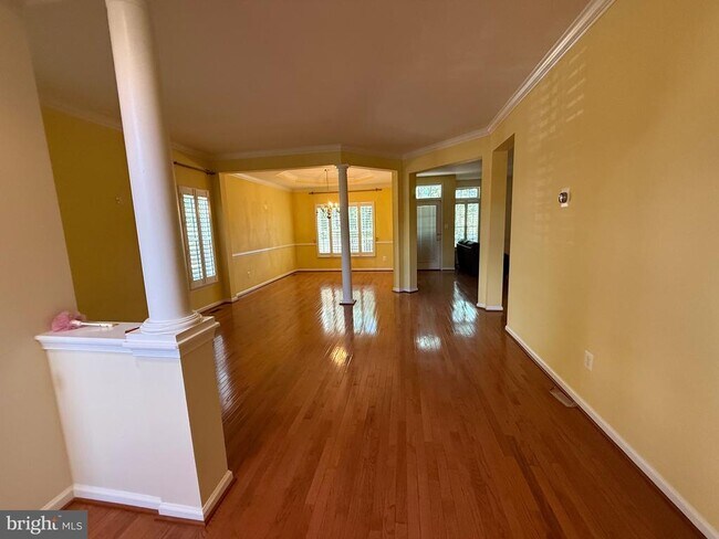Building Photo - 3787 Louise Ave