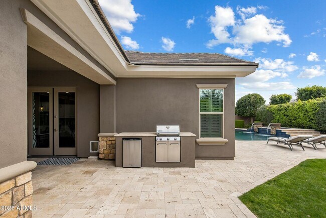 Building Photo - 2051 E Aris Dr