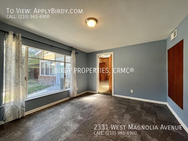 Building Photo - **3 Bed, 2 Bath Home with Detached Garage/...