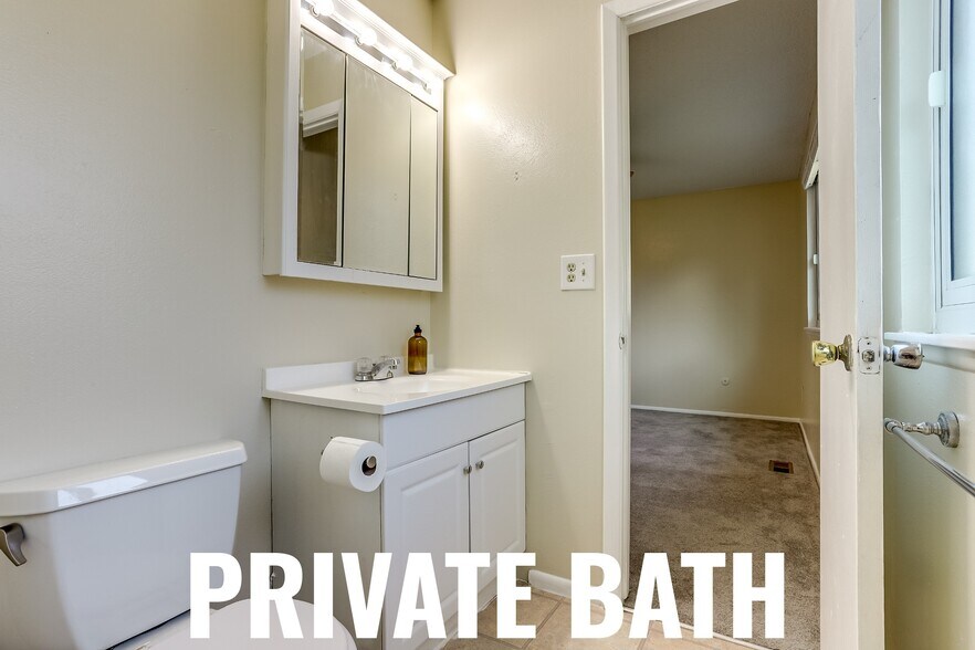 Building Photo - 15054 E Dartmouth Ave