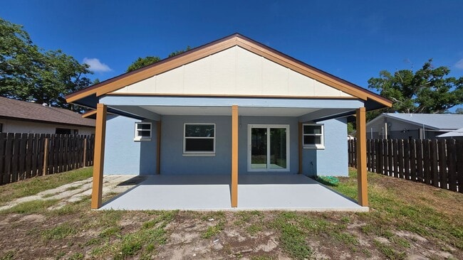 Building Photo - 4705 Violet Ave