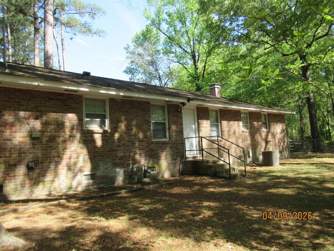 Building Photo - 523 Colonial Dr