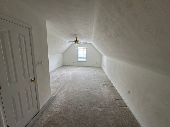 Building Photo - Location! 4 bedroom with garage convenient...
