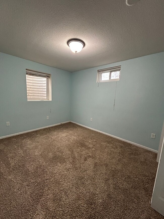 Building Photo - Spacious 5-Bedroom Family Haven with Moder...