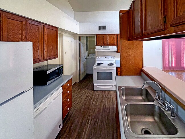 Building Photo - 10642 FM 906