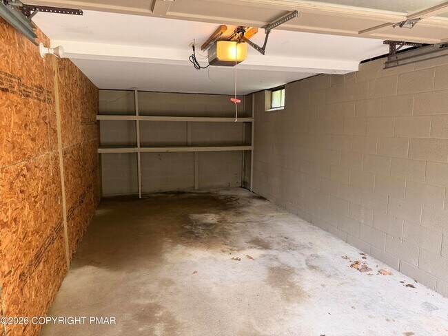 Building Photo - 308 Hemlock Ln