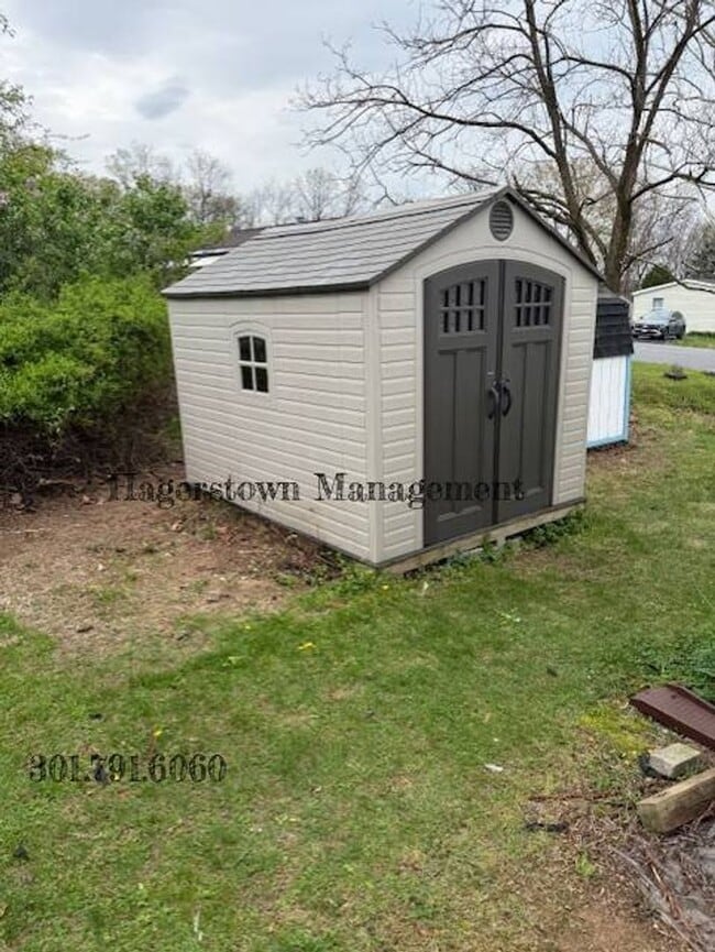 Building Photo - 3 Bedroom, 2 Bath Manufactured Home in Highland Manor