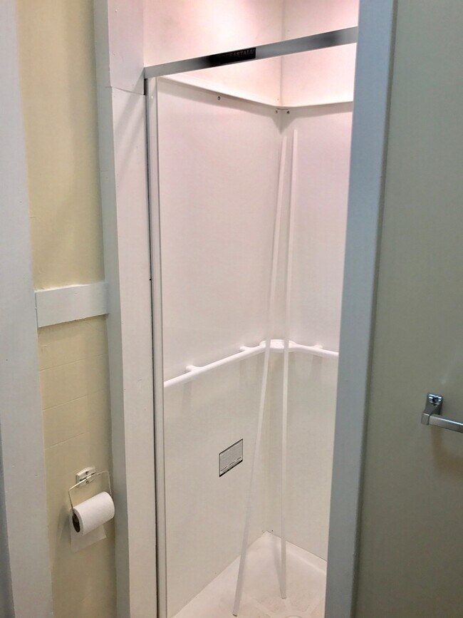 Building Photo - 1431 Bank St