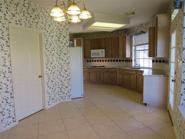 Building Photo - 2302 Plantation Bend Dr