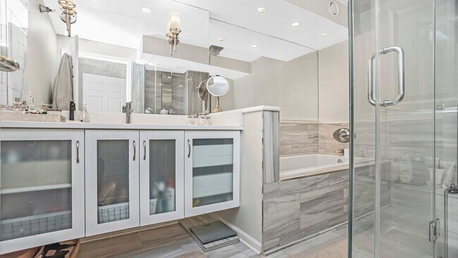 Building Photo - 345 N La Salle Dr