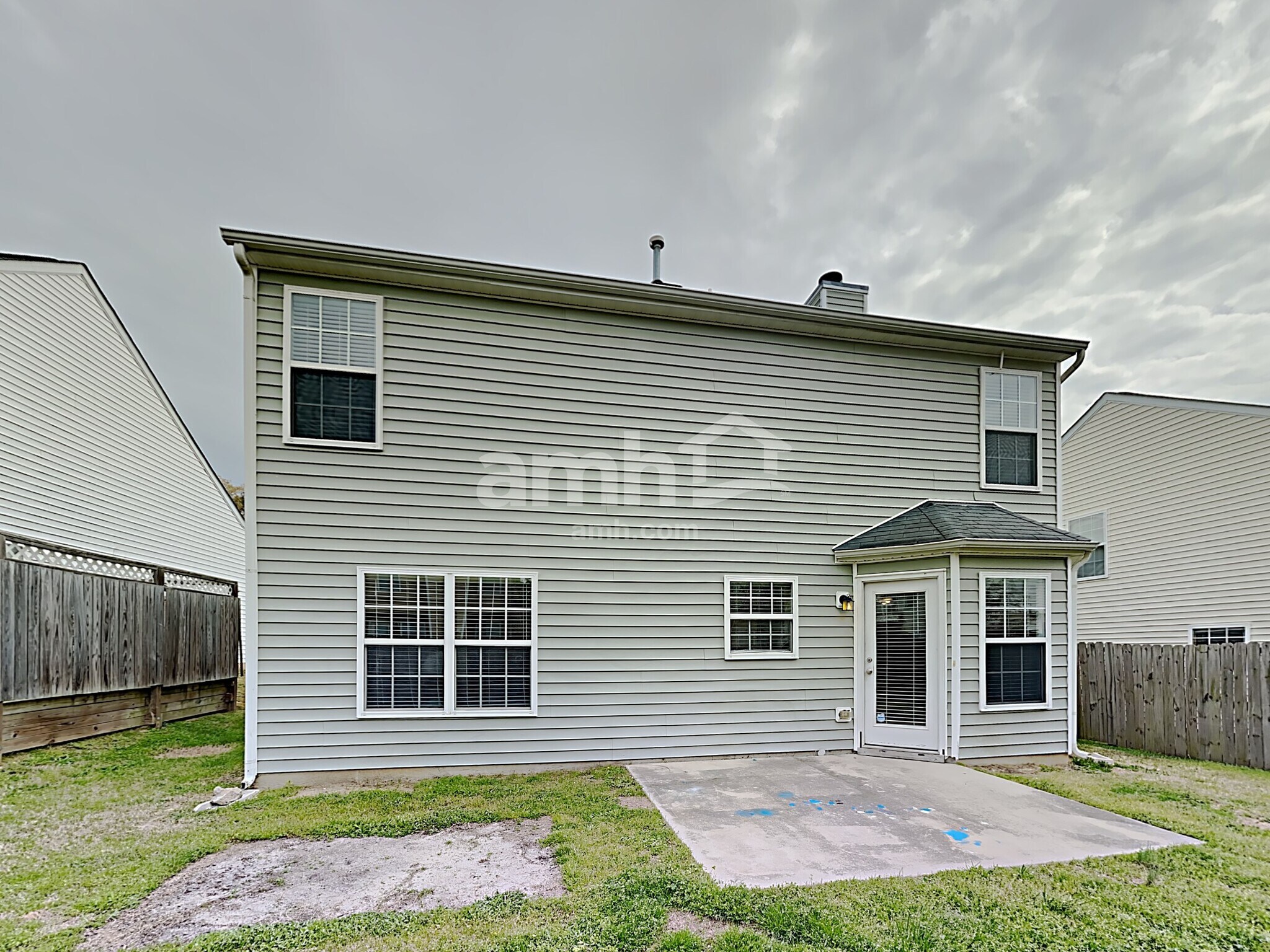 Building Photo - 1568 Pebble Ridge Dr