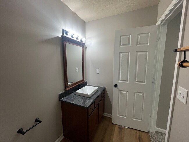 Building Photo - MOVE IN SPECIAL: Four Bedroom Home in Mattawan