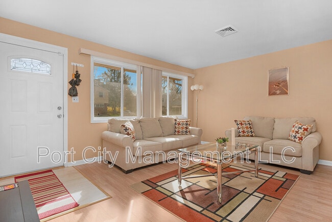 Building Photo - 8402 Church Ln