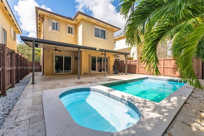 Building Photo - 239 SE 31st Terrace