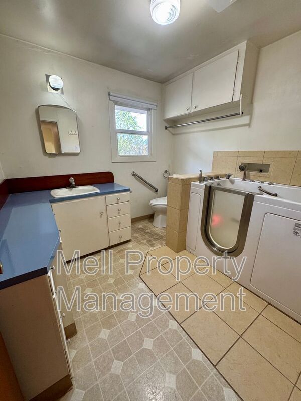 Building Photo - 2492 E Pickering Rd