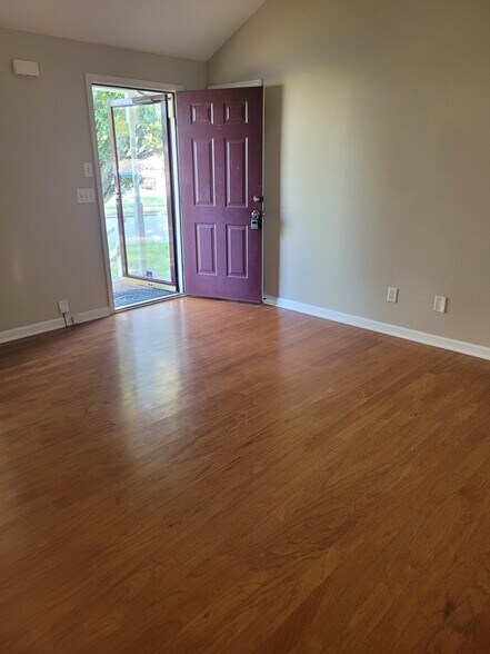 Building Photo - 604 Forest Park Ct