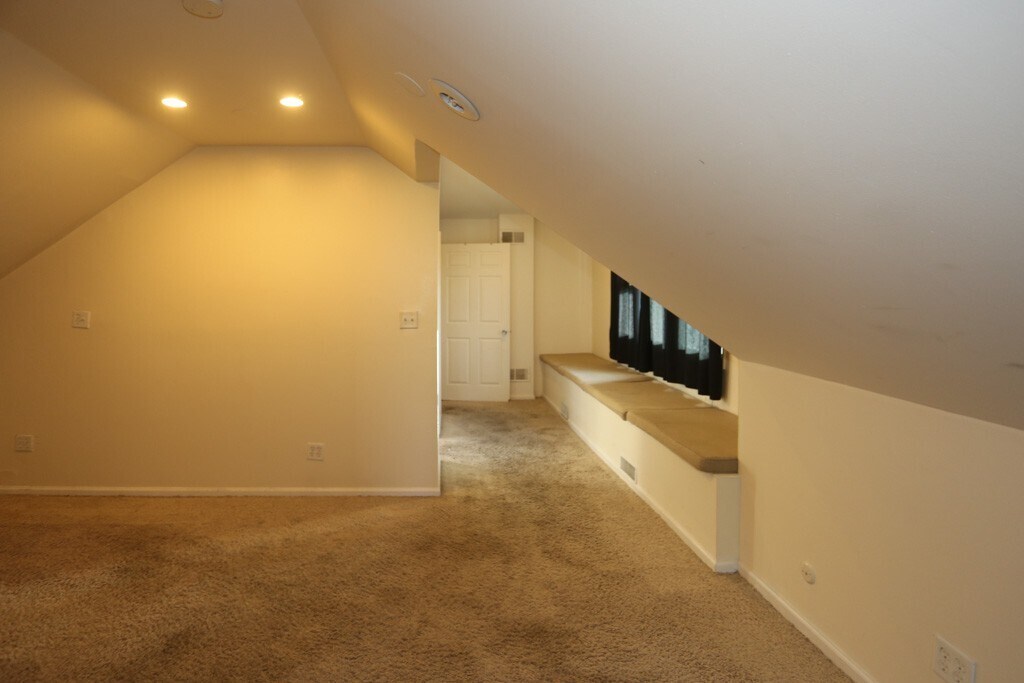 Building Photo - 2458 N Clybourn Ave