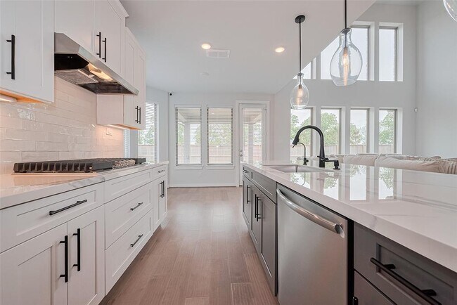 Building Photo - 307 Roselle Leaf Dr