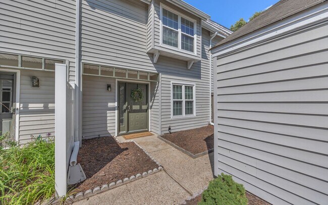 Building Photo - READY NOW!! 3-Bedroom Townhome w/Attached Garage! Golf Course Views - Pet Friendly - All Appliances!