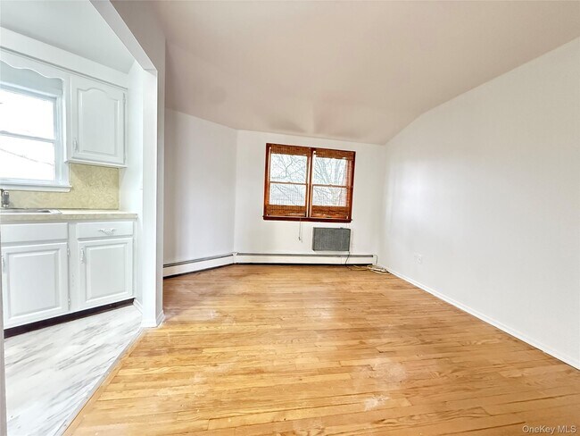 Building Photo - 157-54-157-20 20th Rd