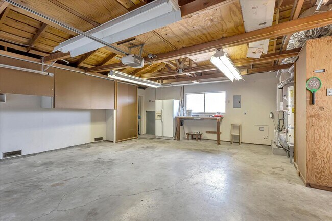 Building Photo - Tri-Level Home in Los Gatos