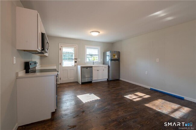 Building Photo - 927 Birmingham St