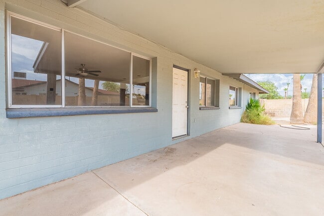 Building Photo - 2543 E Huntington Dr