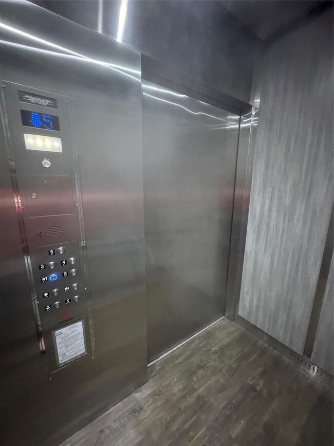 Building Photo - 8750 N Sherman Cir