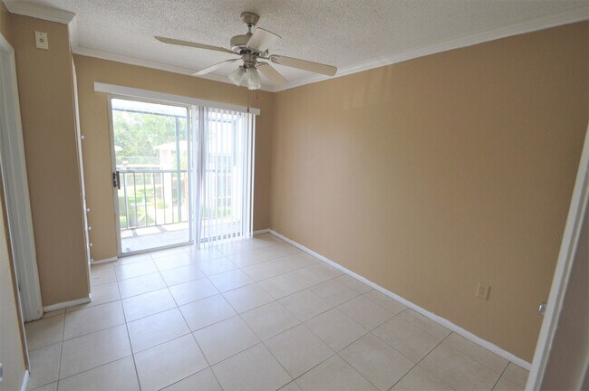 Building Photo - Waterside@ Cranes Roost - Includes most ut...