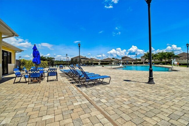 Building Photo - 7956 Carriage Pointe Dr