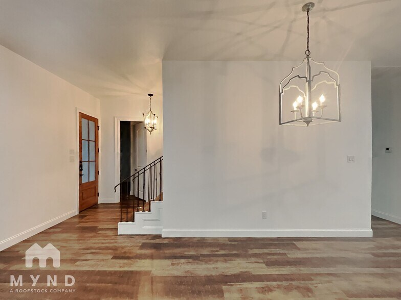 Building Photo - 1206 Comanche Cove Dr