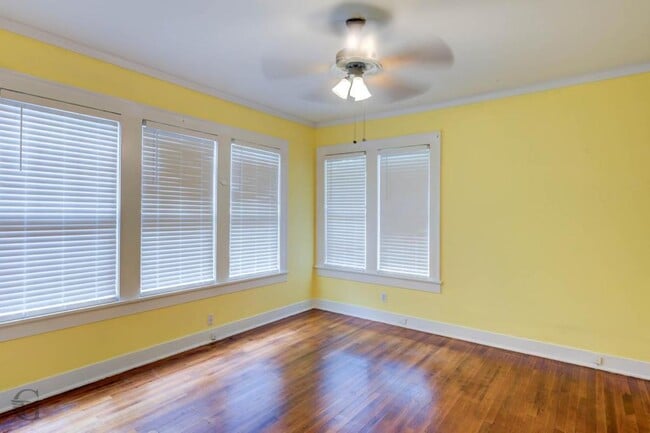 Building Photo - 818 Elmwood St