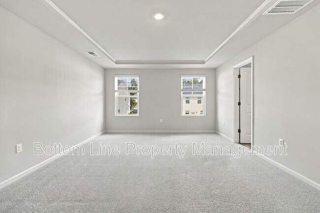 Building Photo - 5811 Woodlawn Dr