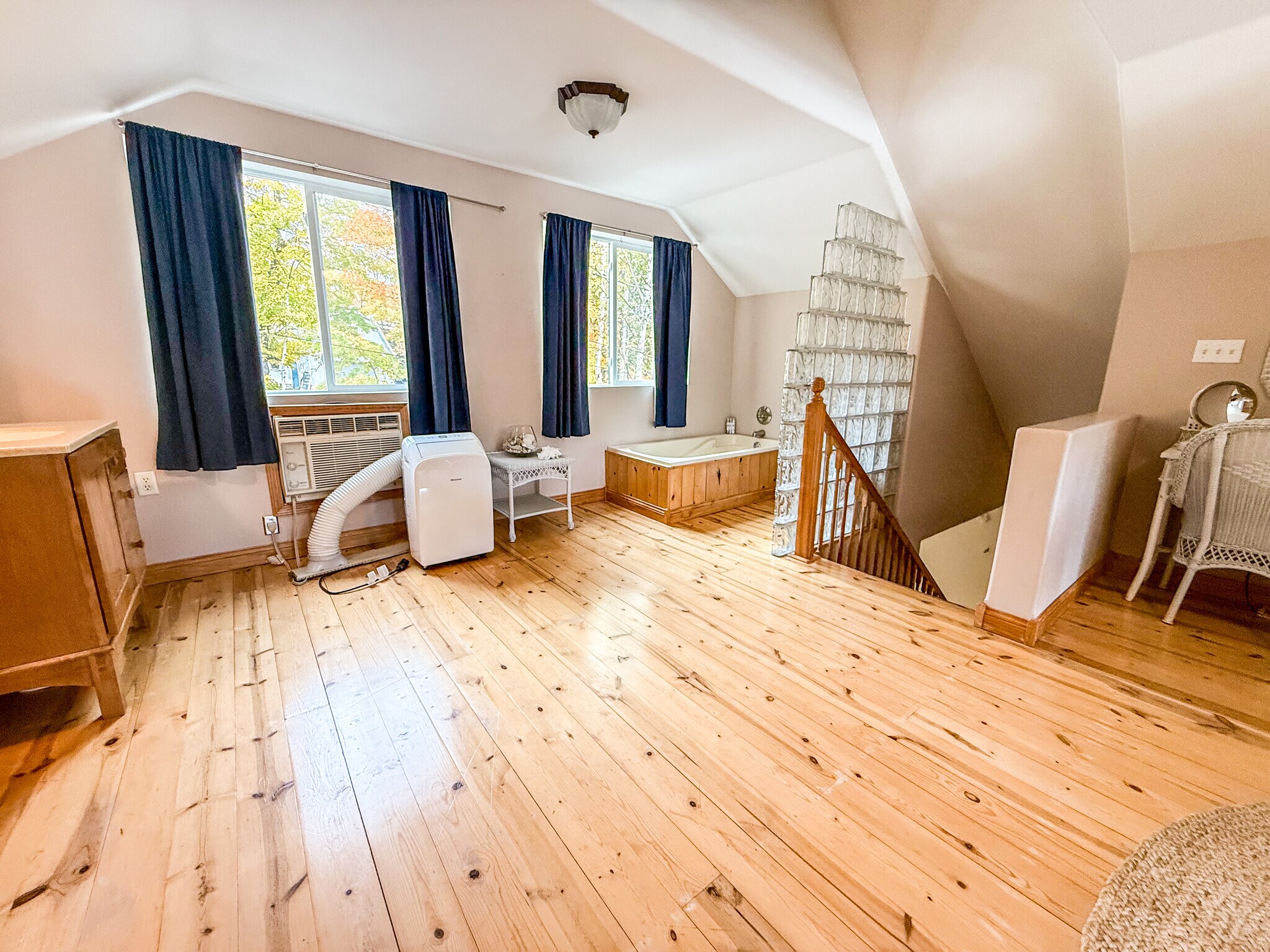 Building Photo - 440 S Peninsula Ln