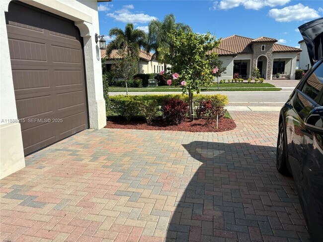 Building Photo - 5107 Genoa St