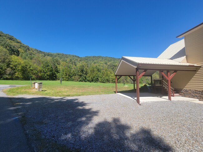 Building Photo - 1443 Moody Farm Rd