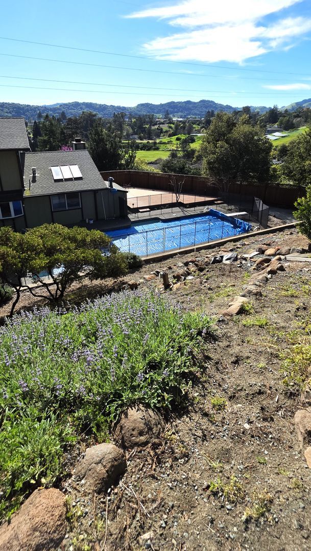Building Photo - Fabulous Moraga 4bd+den/3ba Property with Stunning Views & Pool/Spa