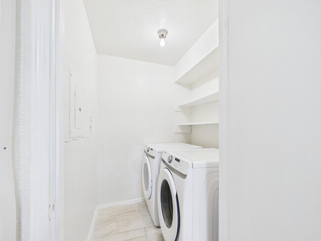 Building Photo - 9700 Leawood Blvd