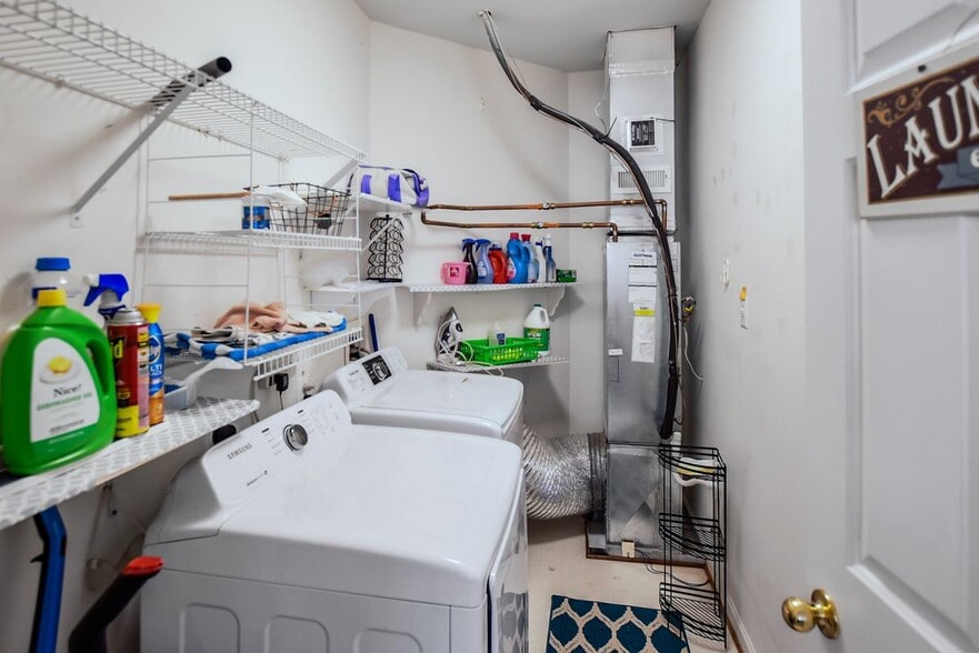 Building Photo - 5003 Hollington Dr