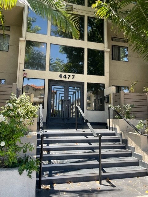 Building Photo - 4477 Woodman Ave
