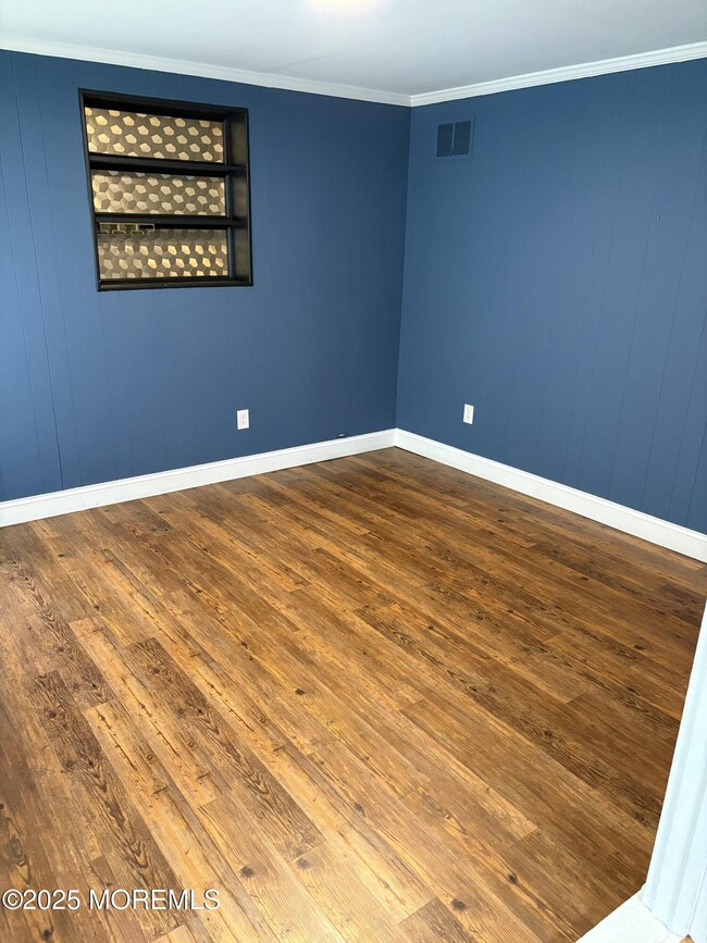 Building Photo - 609 Cable Ave
