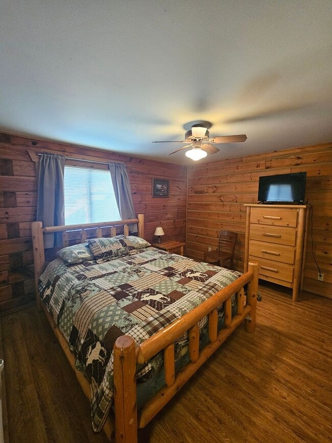 Building Photo - 2 Bed / 2 Bath Fully Furnished Cabin House...