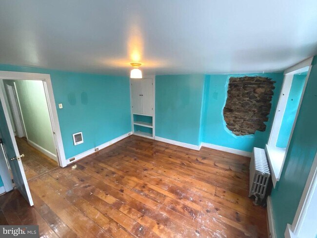Building Photo - 127 Green Ln