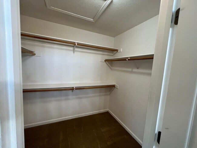 Building Photo - Large 4 bedroom located on a well maintained court!