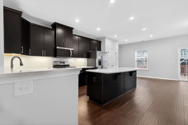 Building Photo - Spacious 4-Functional Bedroom Townhome Near RTP & Brier Creek