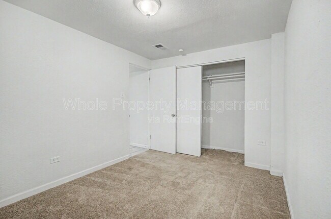 Building Photo - 2705 W Park Pl