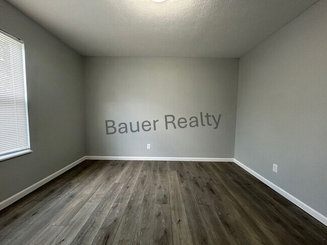 Building Photo - jv223