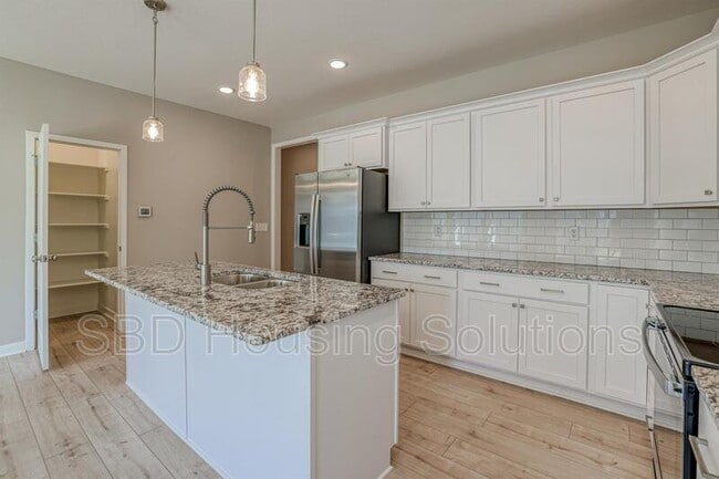 Building Photo - 27306 E Oak Vw Dr