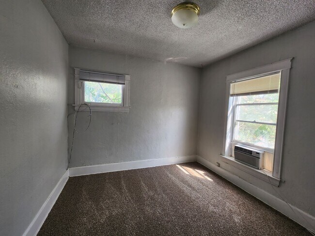 Building Photo - MonARLi 12-Plex