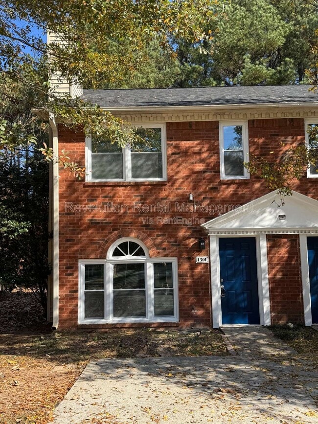 Building Photo - 1301 Sweet Pine Dr